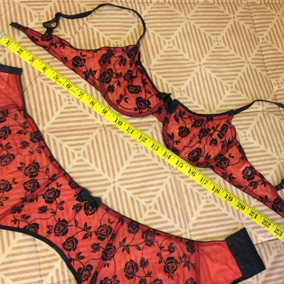 GORGEOUS Delicate red and black mesh flocked bra and garter set, 34B, small - Picture 5 of 10
